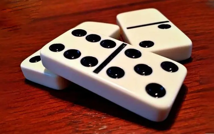domino online